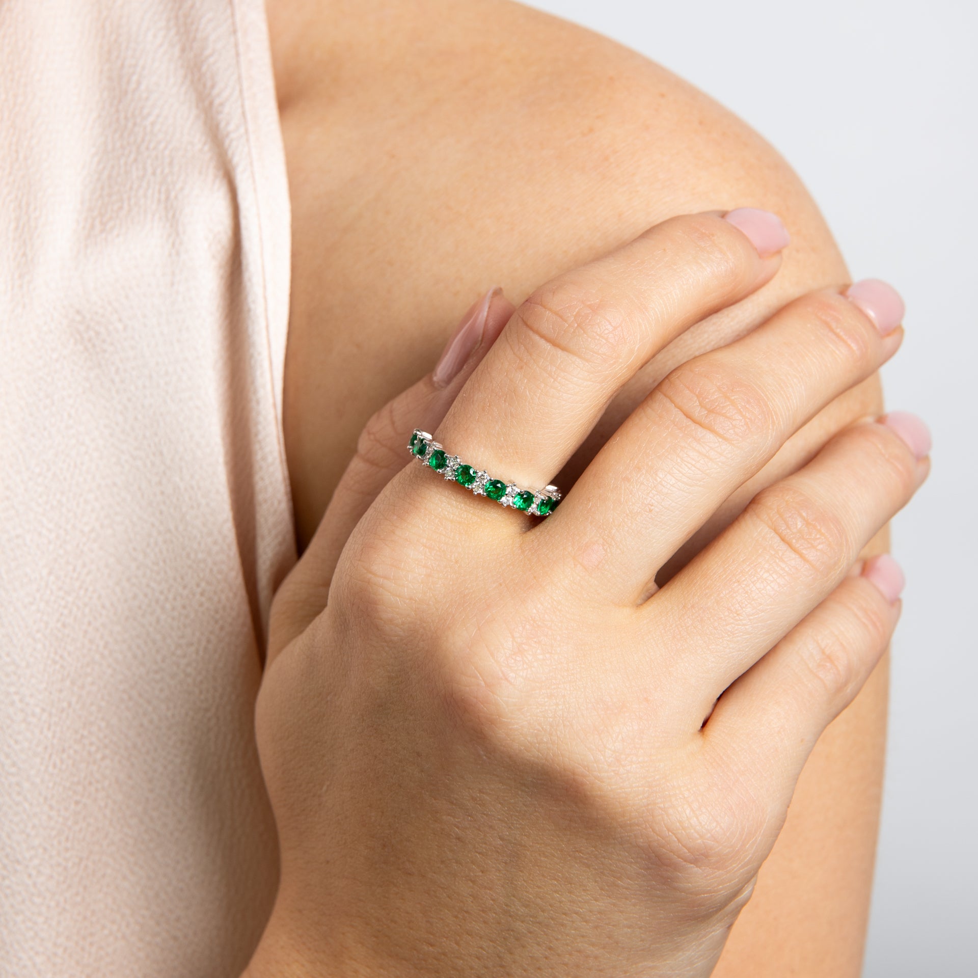 Diamonfire Edler Silberring mit grünen und weißen Zirkonia